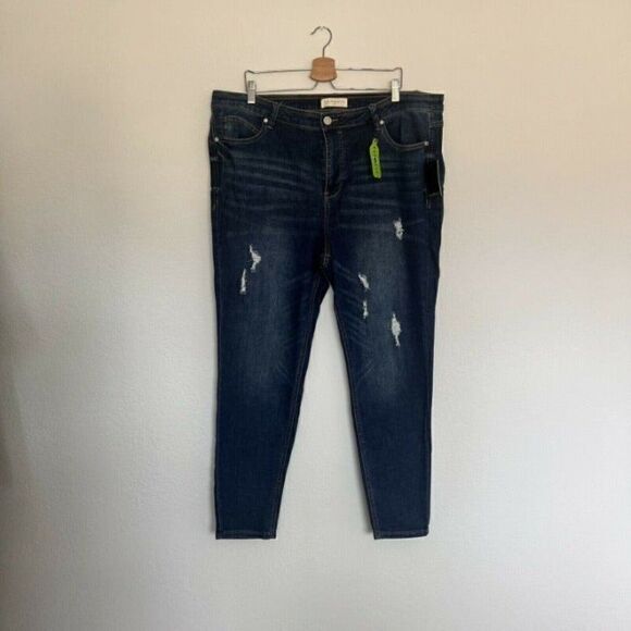 ELOQUII Women's Classic Fit Peach Lift Distressed Skinny Jean Dark Wash 22 NWT - Picture 2 of 11